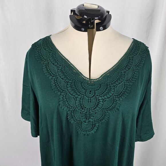 Bloomchic T-Shirt Women's 2X Green Solid Ruffle Short Sleeve Lace V-Neck NWT - Picture 2 of 13